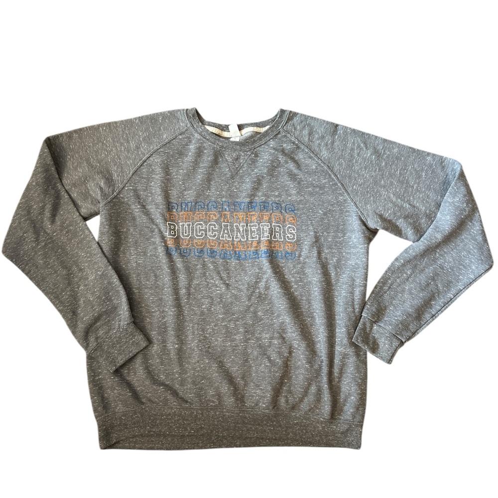 Buccaneers women’s large sweatshirt, great condition!